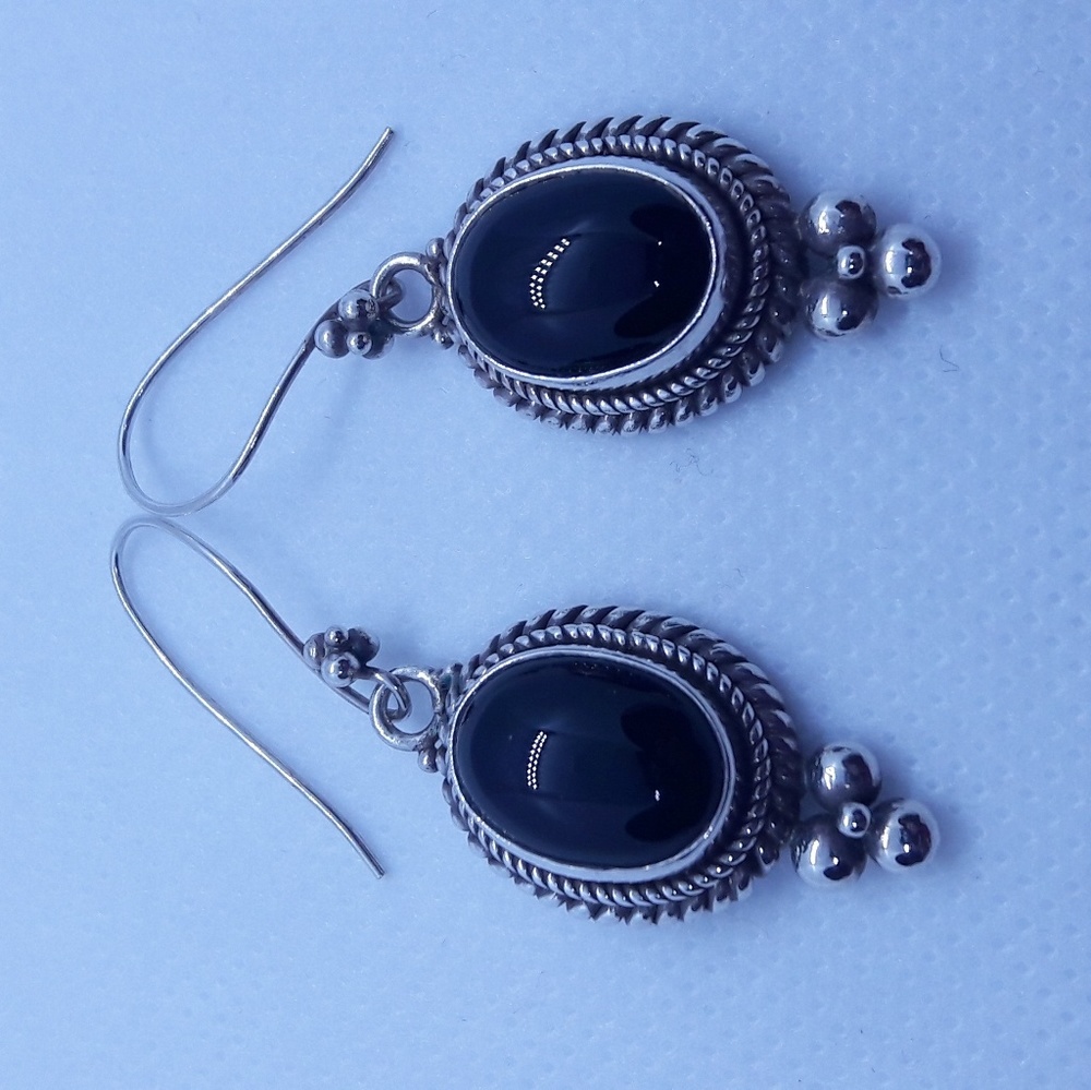 🖤☄️Vintage Suarti Onyx earrings.